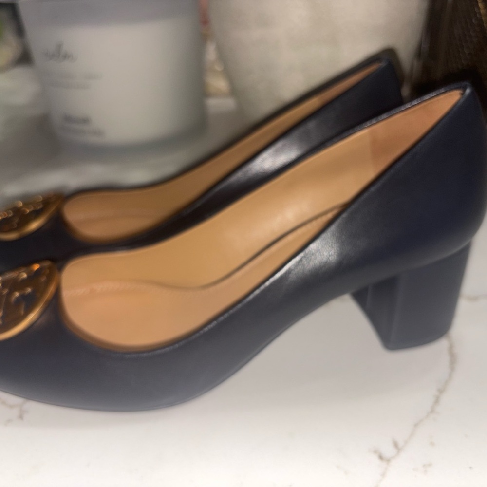 6.5W Tory Burch Navy Blue Heels with Gold Emblem - Picture 7 of 8